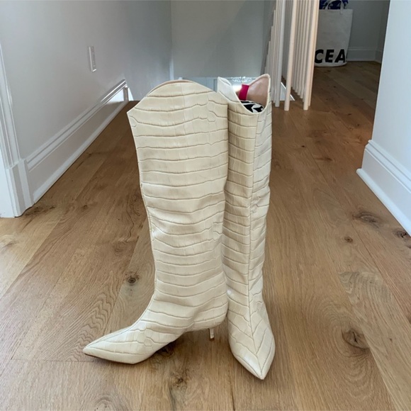 Winter shop Prices drop ❄️ Schutz Maryana Calf Boot
Color: Eggshell - Picture 8 of 10